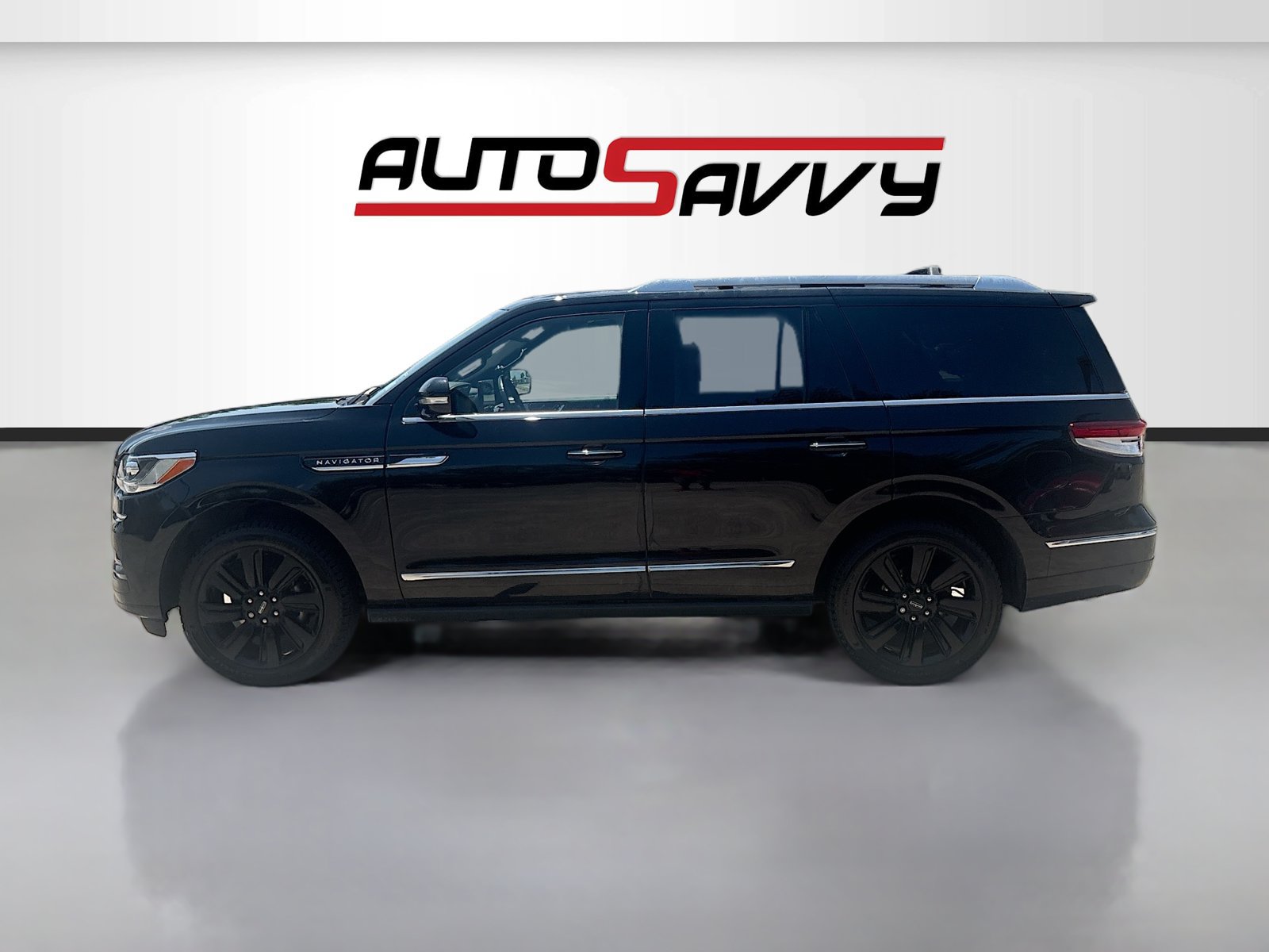 Used 2023 Lincoln Navigator Reserve AWD/4WD image 4