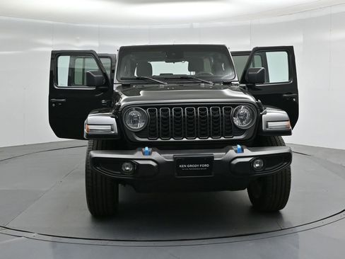 Used 2024 Jeep Wrangler Unlimited image 28