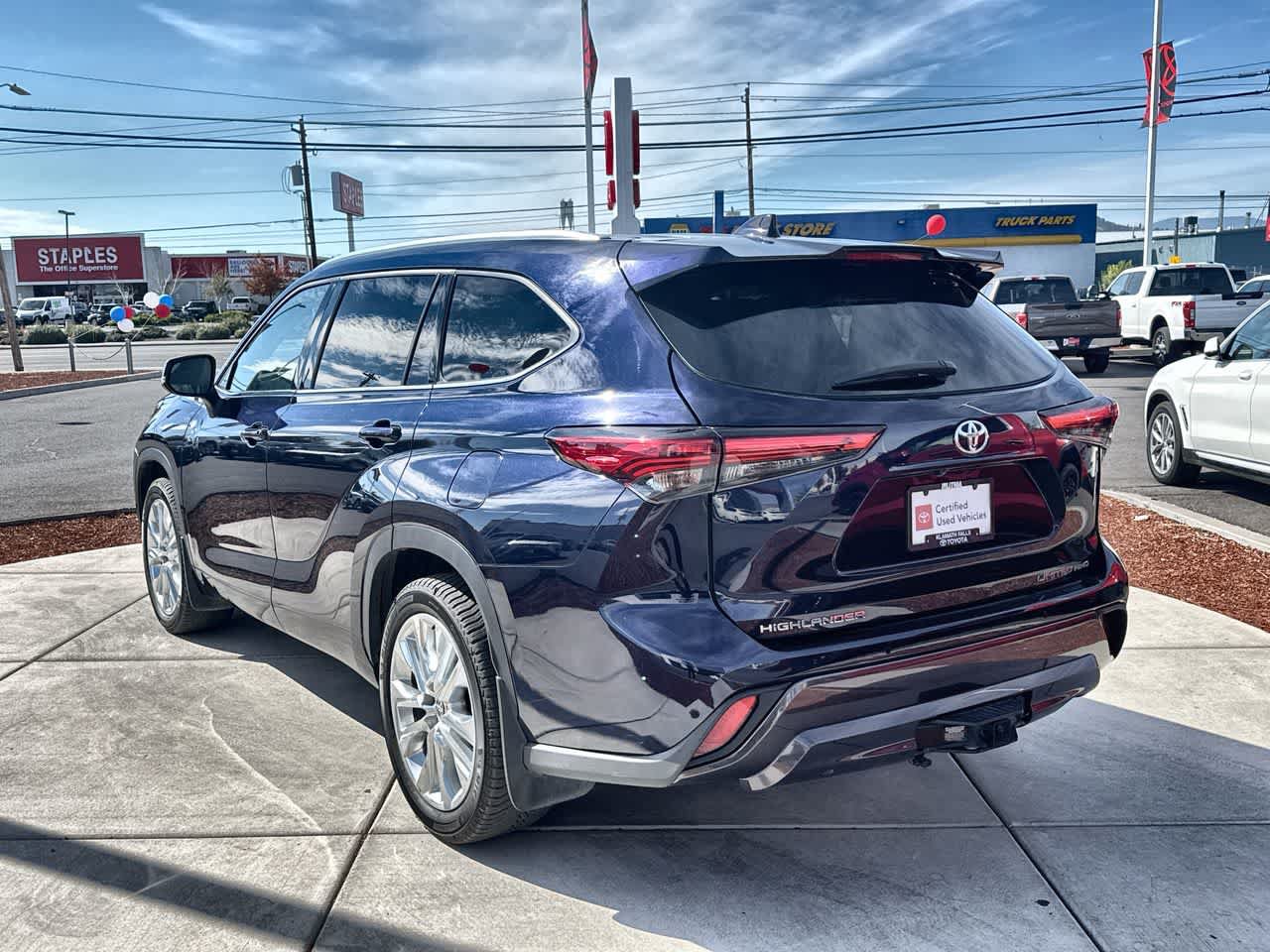 Used 2021 Toyota Highlander Limited AWD/4WD image 5