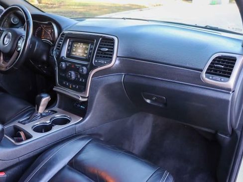 Used 2017 Jeep Grand Cherokee Limited image 22
