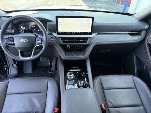 Certified 2025 Ford Explorer Platinum image 27