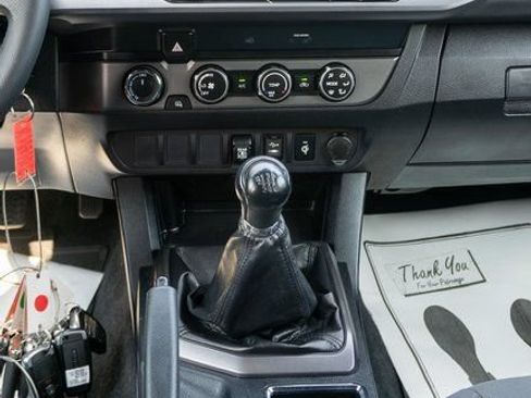 Used 2019 Toyota Tacoma TRD Sport AWD/4WD image 15