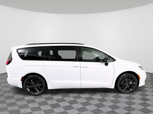 New 2026 Chrysler Pacifica Select FWD image 34