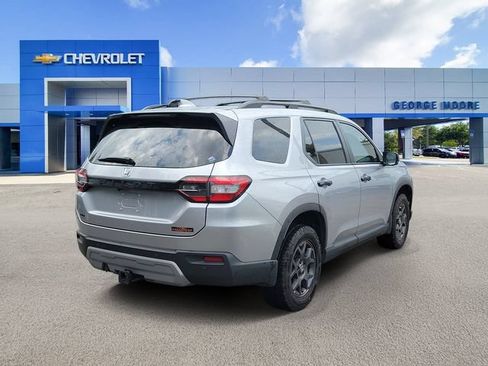 Used 2025 Honda Pilot TrailSport image 4
