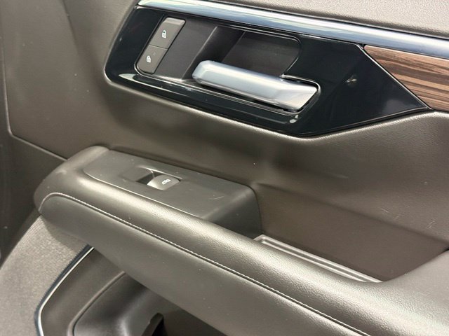 Used 2025 Chevrolet Suburban Z71 AWD/4WD image 27
