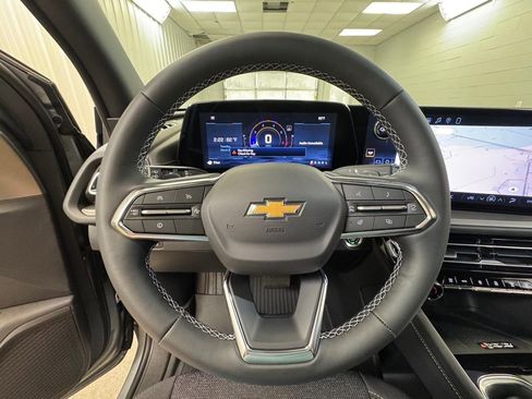 New 2026 Chevrolet Traverse LT w/ Sun and Wheel Package FWD image 34