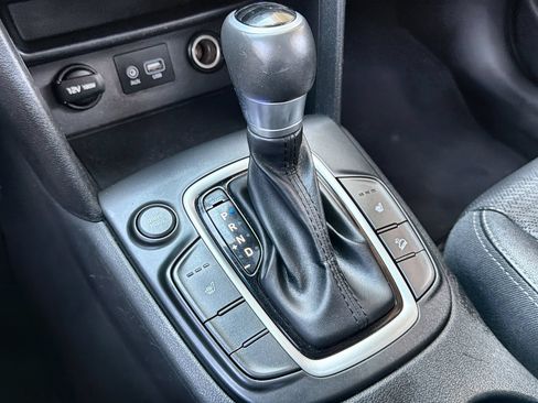 Used 2018 Hyundai Kona Limited FWD image 19
