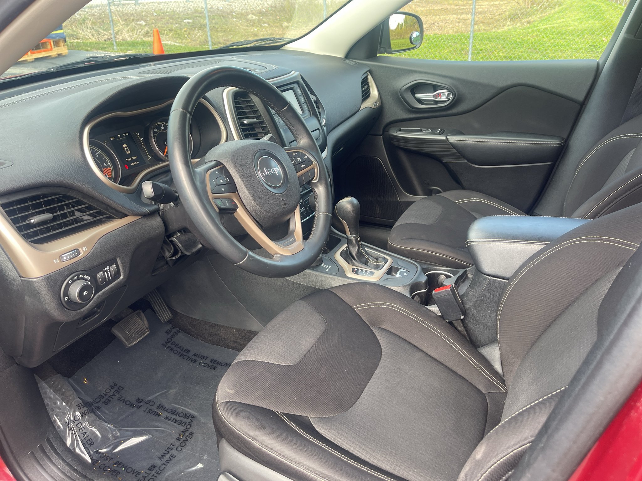 Used 2015 Jeep Cherokee Latitude AWD/4WD image 11