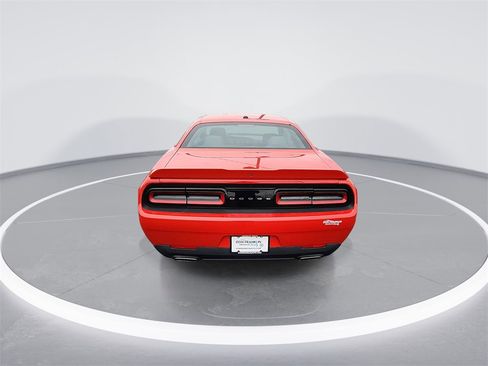Used 2019 Dodge Challenger SXT image 7