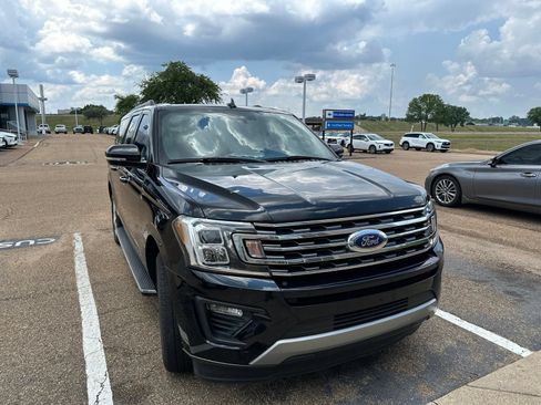 Used 2019 Ford Expedition Max XLT w/ Equipment Group 202A RWD image 3