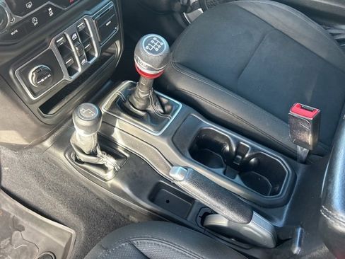 Used 2018 Jeep Wrangler Unlimited Sahara image 23