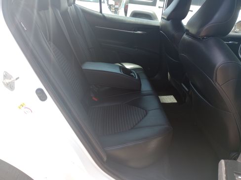 Used 2019 Toyota Camry SE FWD image 12