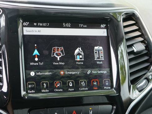 Used 2019 Jeep Cherokee Overland w/ Technology Group AWD/4WD image 35