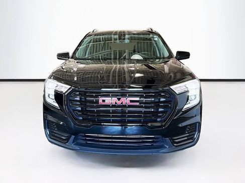 Used 2024 GMC Terrain SLE w/ Driver Convenience Package FWD image 4