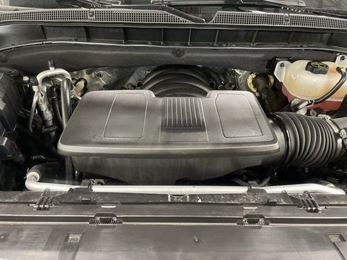 Used 2025 Chevrolet Suburban Z71 AWD/4WD image 28