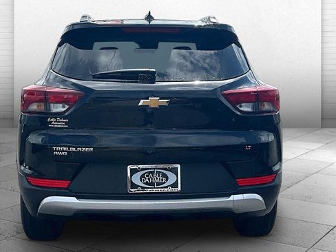 Used 2025 Chevrolet TrailBlazer LT AWD/4WD image 3