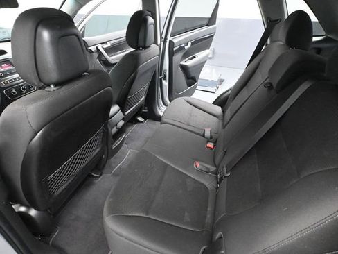 Used 2015 Kia Sorento LX image 34