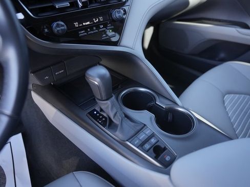 Used 2022 Toyota Camry SE image 27