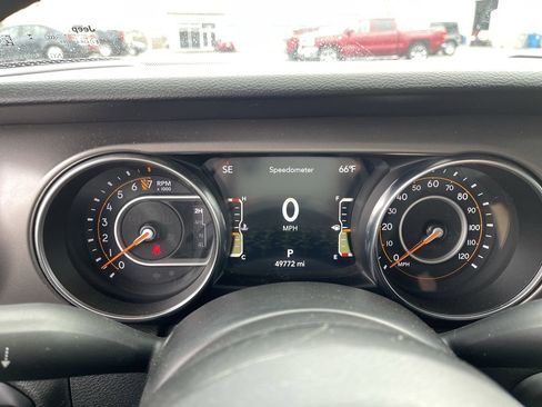 Used 2022 Jeep Gladiator Willys image 11