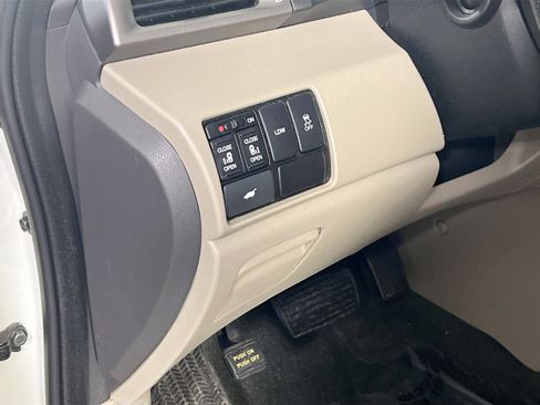 Used 2017 Honda Odyssey EX-L image 10