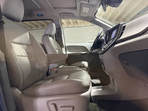 Used 2018 Toyota Sienna XLE Premium AWD/4WD image 11