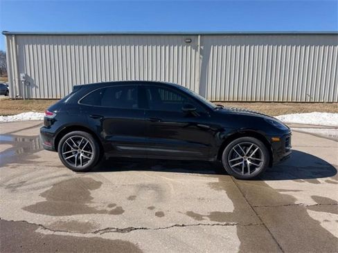 Used 2022 Porsche Macan image 2