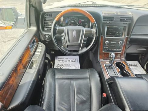 Used 2015 Lincoln Navigator 4WD image 13