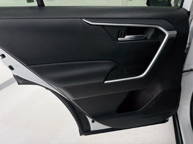 Used 2021 Toyota RAV4 XLE FWD image 35