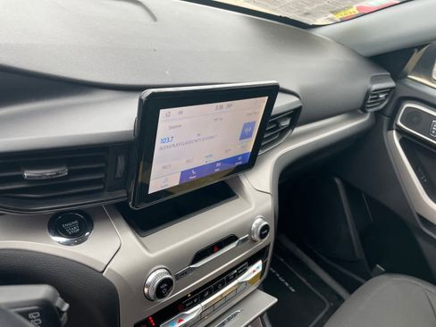 Certified 2022 Ford Explorer XLT w/ Class IV Trailer Tow Package AWD/4WD image 15