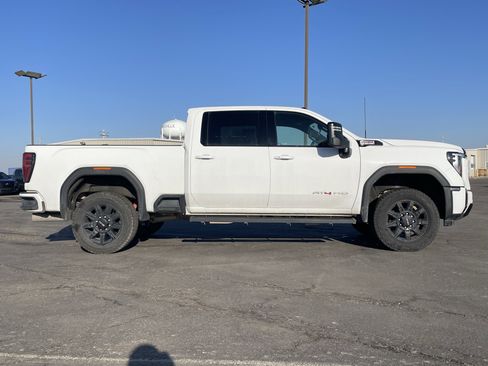 Used 2024 GMC Sierra 2500 AT4 w/ Technology Package image 2