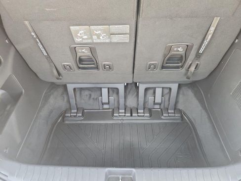 Used 2025 Kia Carnival FWD image 24