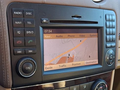 Used 2011 Mercedes-Benz GL 550 4MATIC image 16