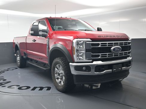 Used 2024 Ford F250 XLT w/ Snow Plow/Camper Package image 3