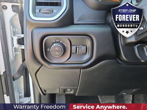 Used 2025 RAM 2500 Laramie AWD/4WD image 21
