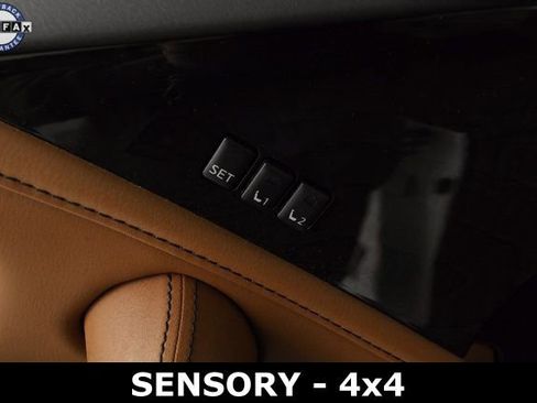 Used 2024 INFINITI QX80 Sensory image 12