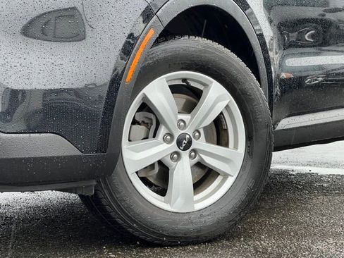 Used 2022 Kia Sorento LX image 2