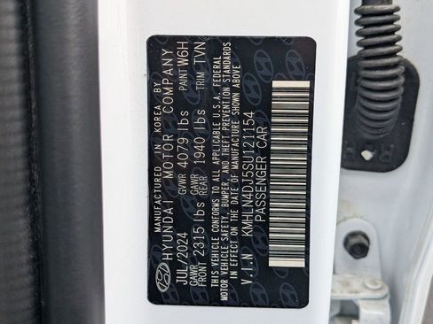 Certified 2025 Hyundai Elantra Limited image 23