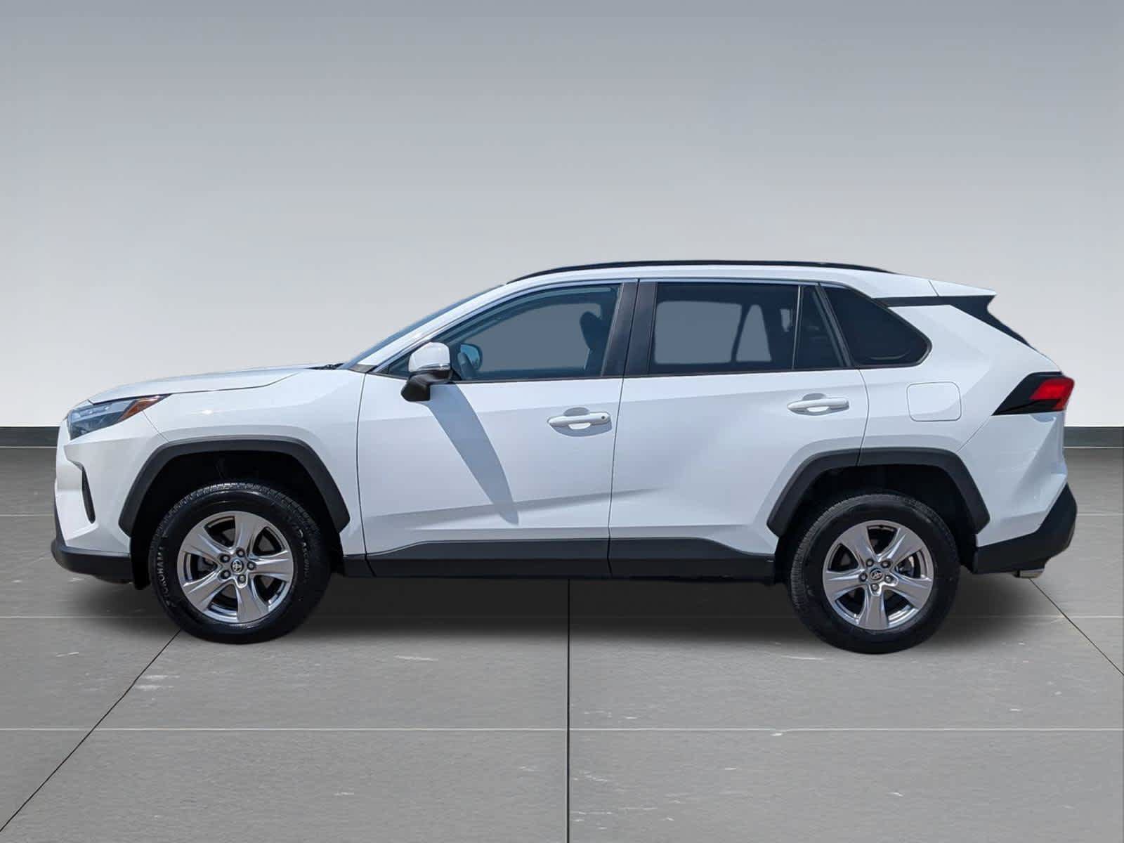Used 2023 Toyota RAV4 XLE AWD/4WD image 2