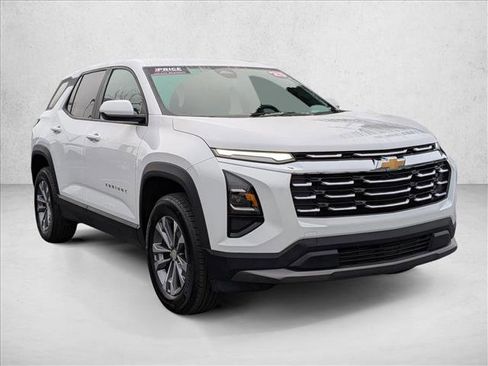 Used 2025 Chevrolet Equinox LT image 3