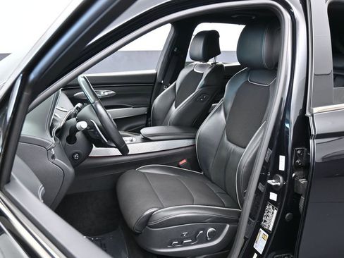 Used 2022 Genesis GV70 2.5T w/ Sport Prestige Package AWD/4WD image 10