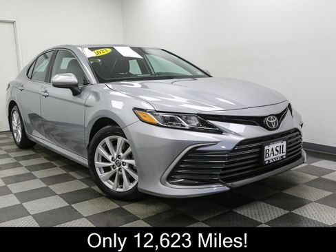 Used 2023 Toyota Camry LE FWD image 2