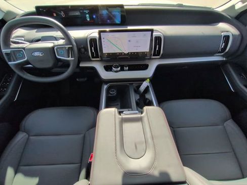 New 2025 Ford Expedition Active image 15