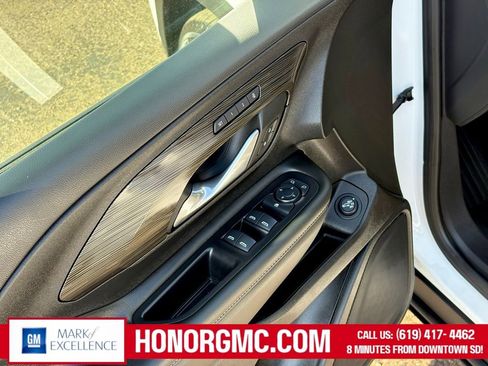 Used 2024 GMC Terrain SLT AWD/4WD image 15