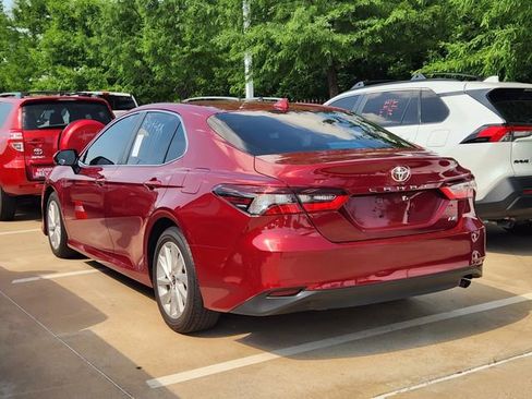 Used 2021 Toyota Camry LE w/ Convenience Package FWD image 4