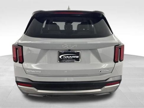 Used 2025 Kia Sorento S FWD image 9