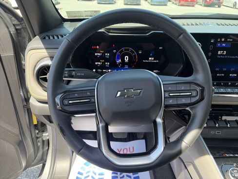 Used 2024 Chevrolet Colorado ZR2 w/ ZR2 Convenience Package III AWD/4WD image 50