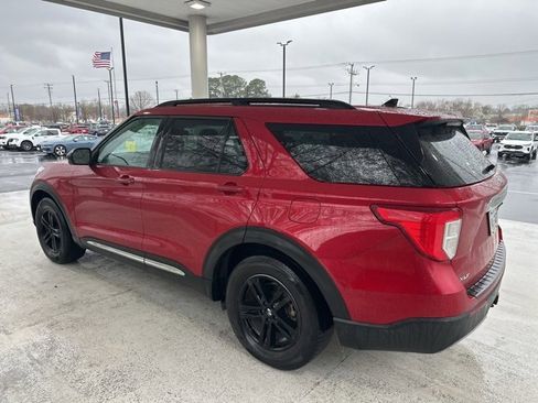 Used 2022 Ford Explorer XLT w/ Equipment Group 202A image 4