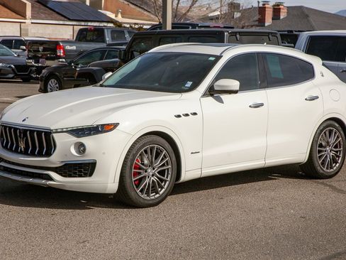 Used 2021 Maserati Levante GranLusso image 9