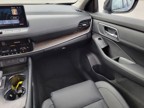 Used 2025 Nissan Rogue Platinum image 21