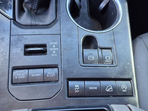 Used 2021 Toyota Highlander XLE image 33